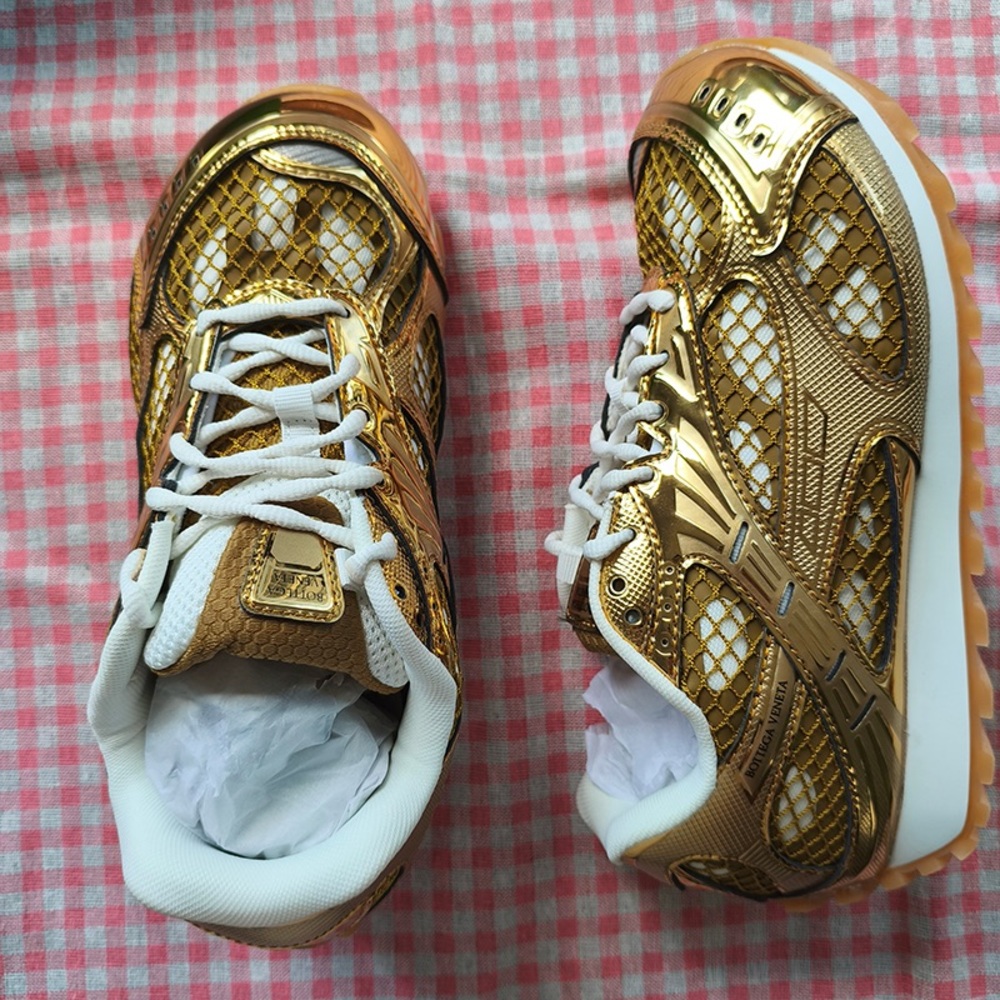 Bottega Veneta Low-Top Gold Sneakers With Woven Metal Panels - Picture 1 of 8